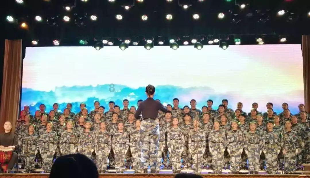 驾照换证在外地能办吗？超期要回核发地恢复吗？车买半年给亲属能保留号牌吗？